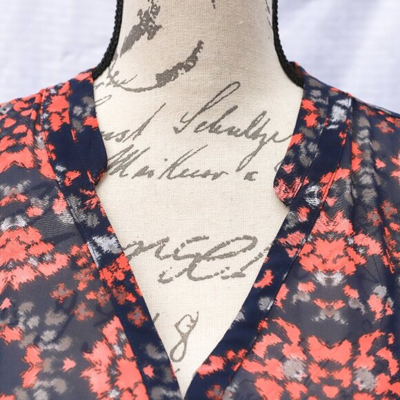 a.n.a Size L V-neck roll tab sleeve blue/red button on v lightweight blouse - Picture 6 of 12